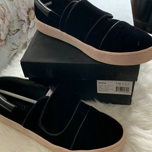 Isaac Mizrahi 7.5 black velvet sneakers. Best offer